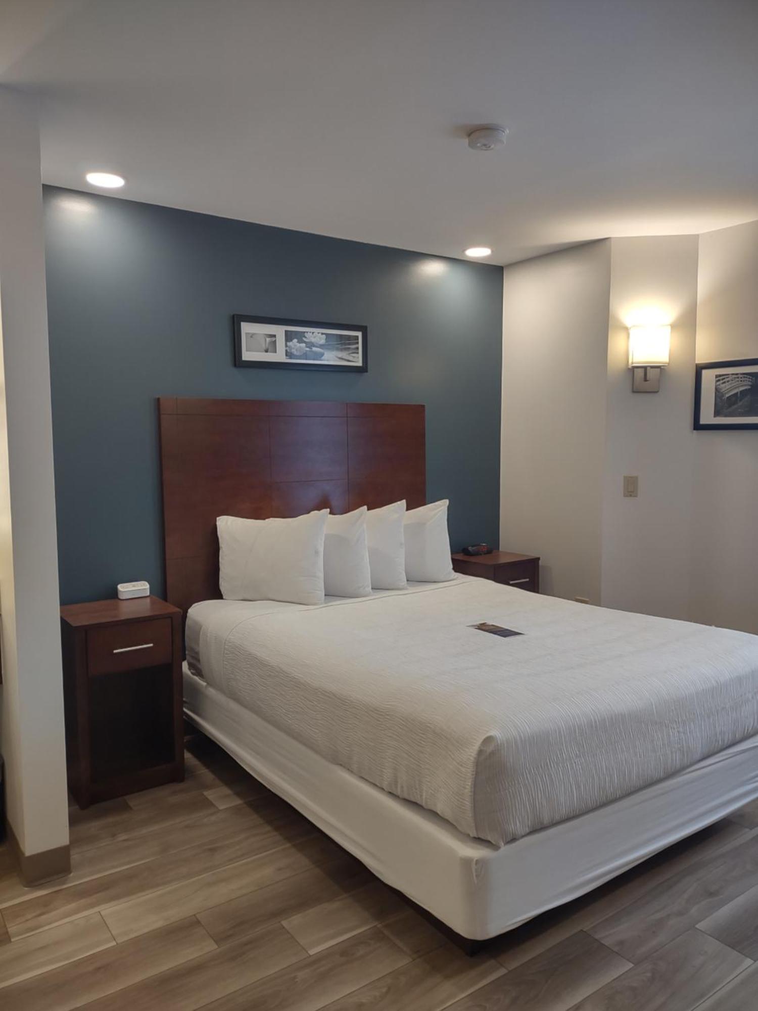 מלון Baymont By Wyndham Flat Rock מראה חיצוני תמונה